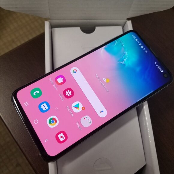 Samsung Galaxy S10e 128GB Unlocked. In good condition !!! - Picture 9 of 9